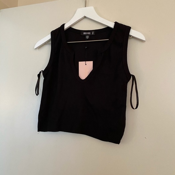 Black Notch Neck Sleeveless Crop Top - Picture 4 of 4